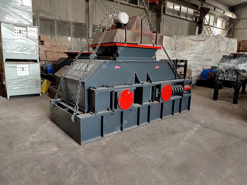 2PG800X600中型對輥破碎機發(fā)往四川瀘州用瓜子石制砂