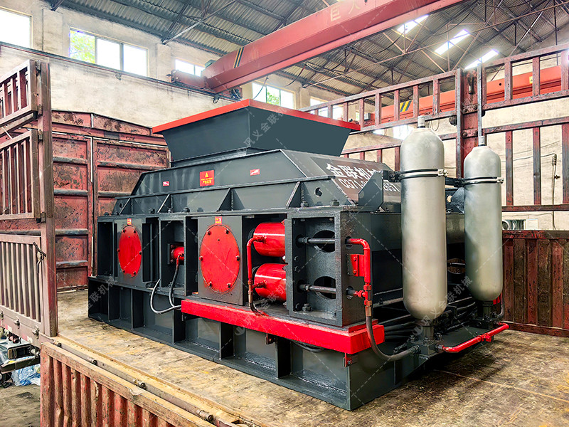 1200x800液壓直聯(lián)對輥破碎機發(fā)往河南