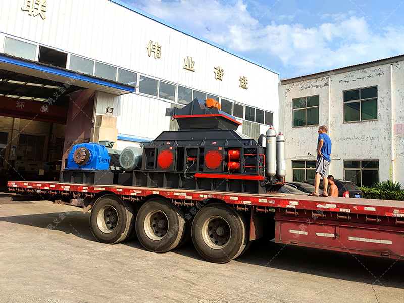 2PG1200x800大型液壓對輥破碎機(jī)發(fā)往甘肅