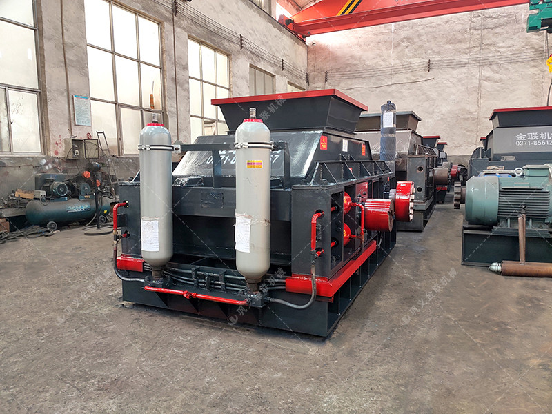 2PG1200x800大型液壓對輥破碎機(jī)發(fā)往甘肅