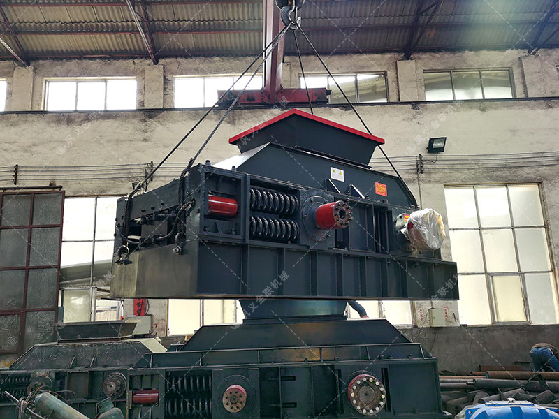 中型2PG1007彈簧式對輥制砂機發(fā)貨圖片