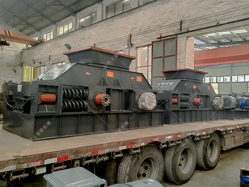 時(shí)產(chǎn)100噸瓜米石對(duì)輥制砂機(jī)有哪些型號(hào)？?jī)r(jià)格多少？